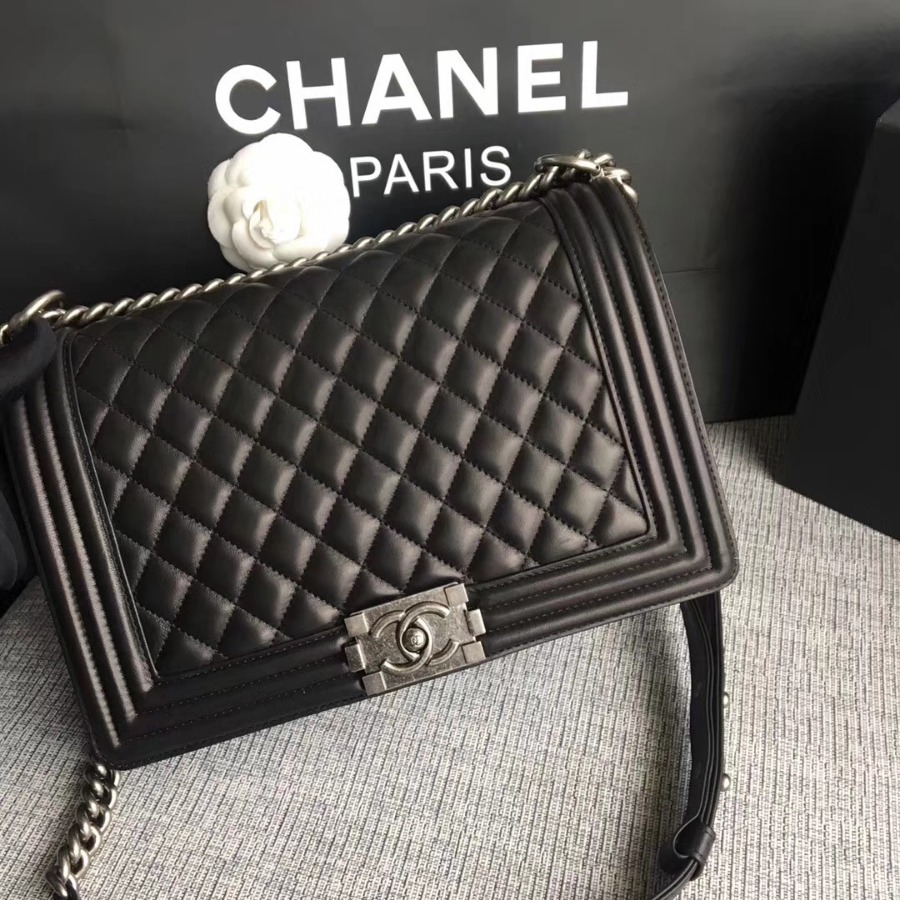 A92193, CHANEL LARGE BOY CHANEL HANDBAG, LAMBSKIN