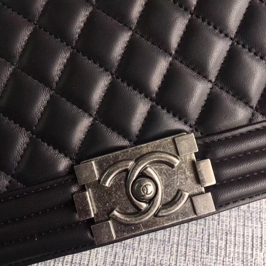 A92193, CHANEL LARGE BOY CHANEL HANDBAG, LAMBSKIN