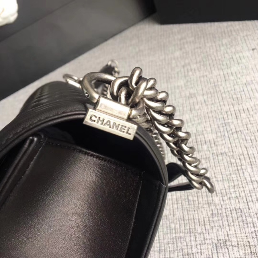A92193, CHANEL LARGE BOY CHANEL HANDBAG, LAMBSKIN