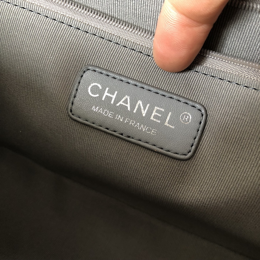 A92193, CHANEL LARGE BOY CHANEL HANDBAG, LAMBSKIN