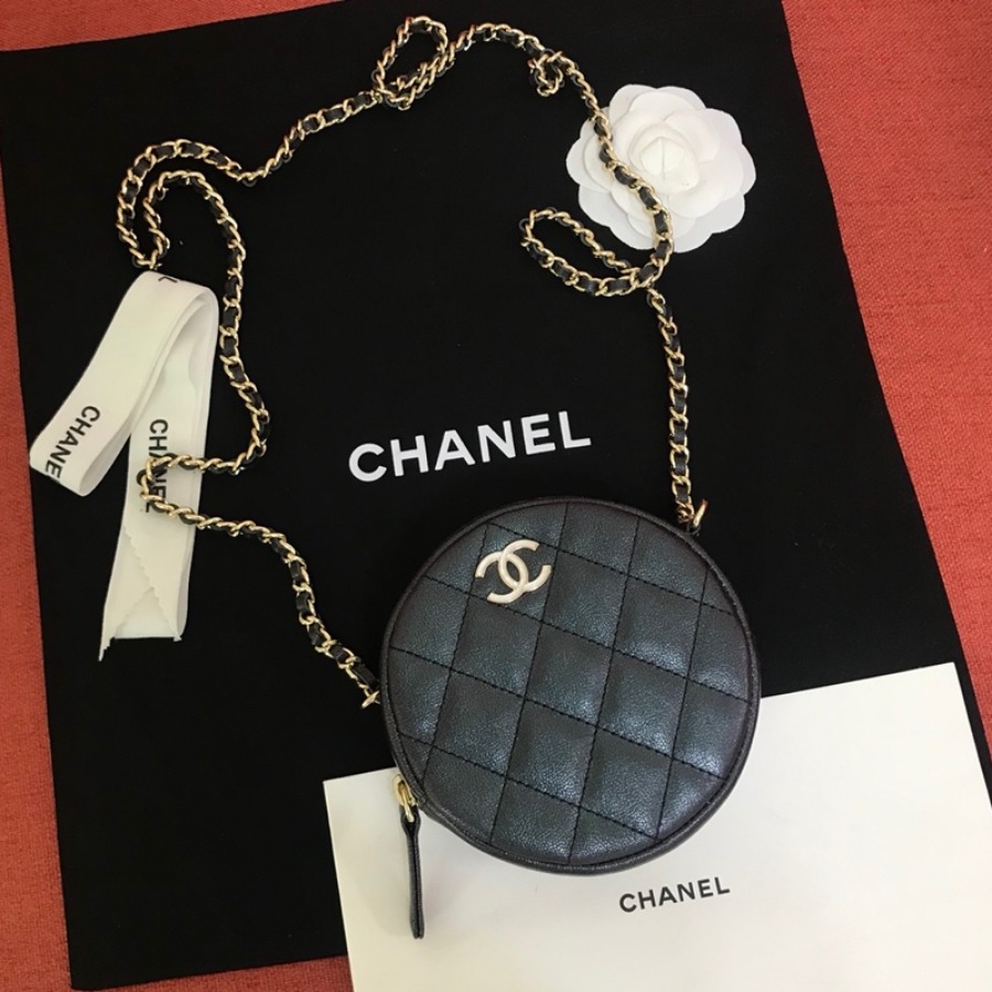 AP0314 clutch with chain, Iridescent Grained Lambskin & Gold-Tone Metal, CHANEL