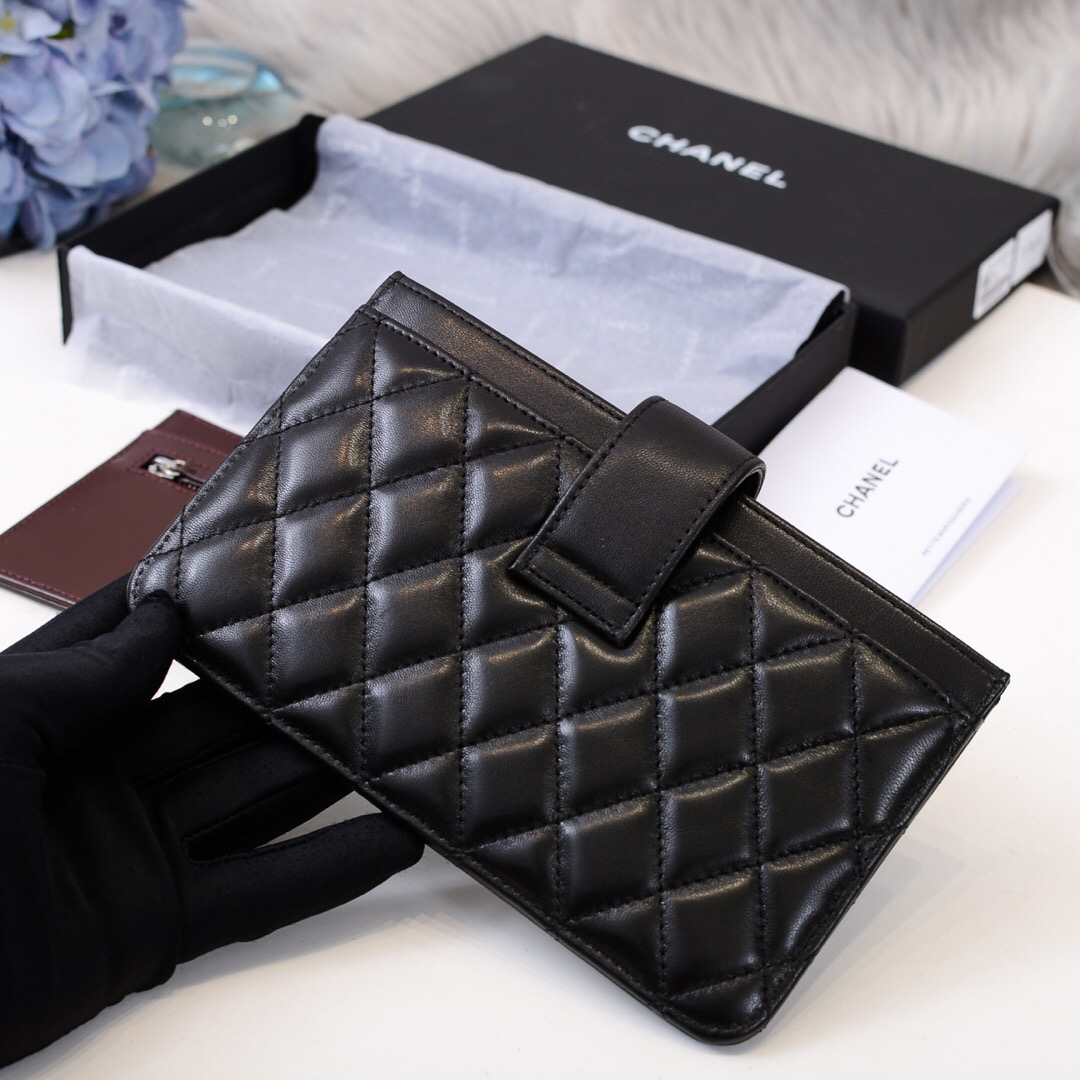 AP0235 classic pouch, Lambskin & Silver-Tone Metal, CHANEL SMALL LEATHER GOODS