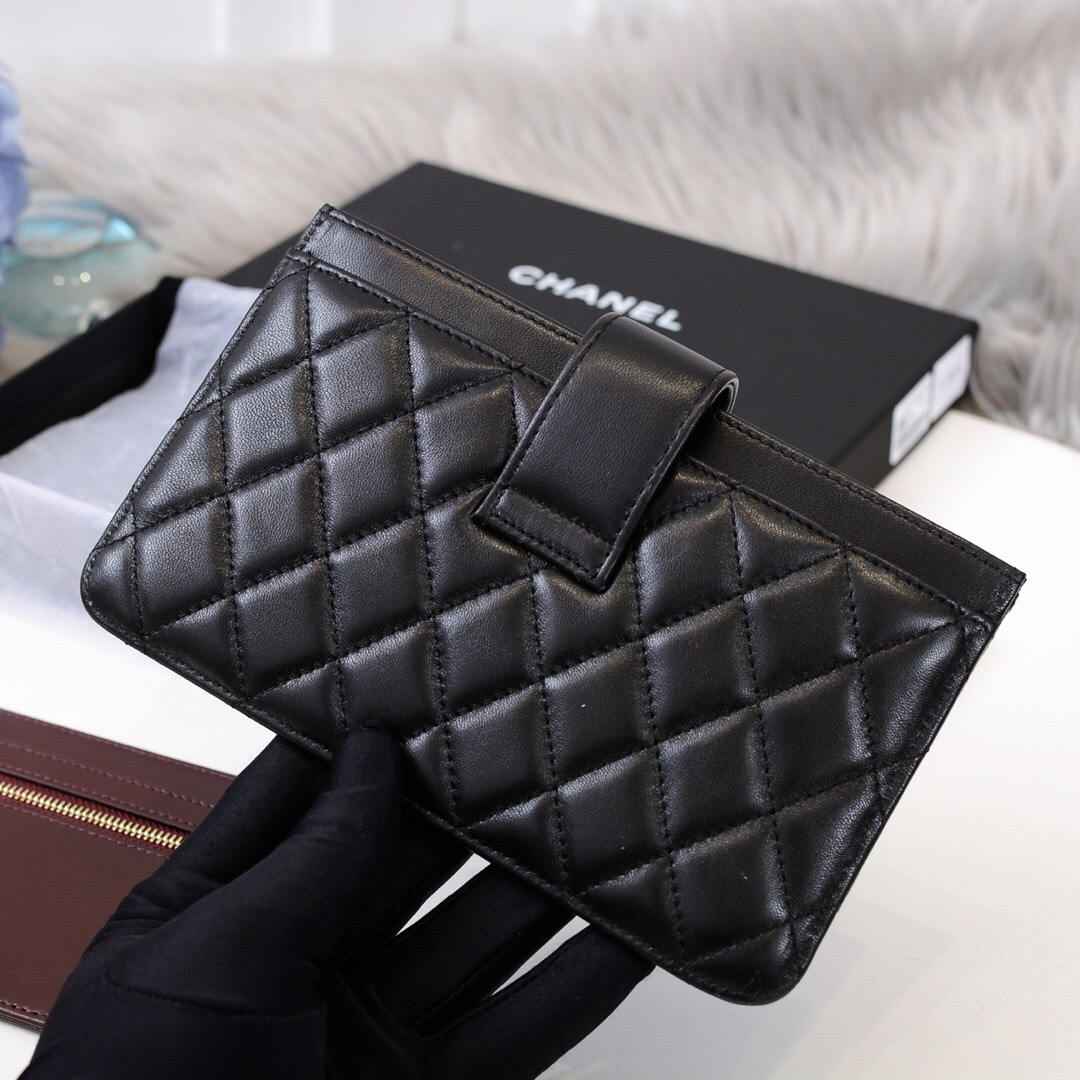 AP0235 classic pouch, Lambskin & Gold-Tone Metal, CHANEL SMALL LEATHER GOODS
