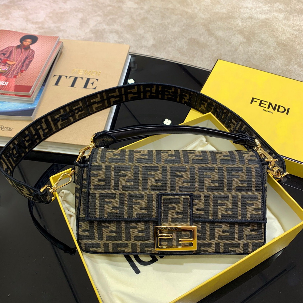 BAGUETTE, FENDI BAG