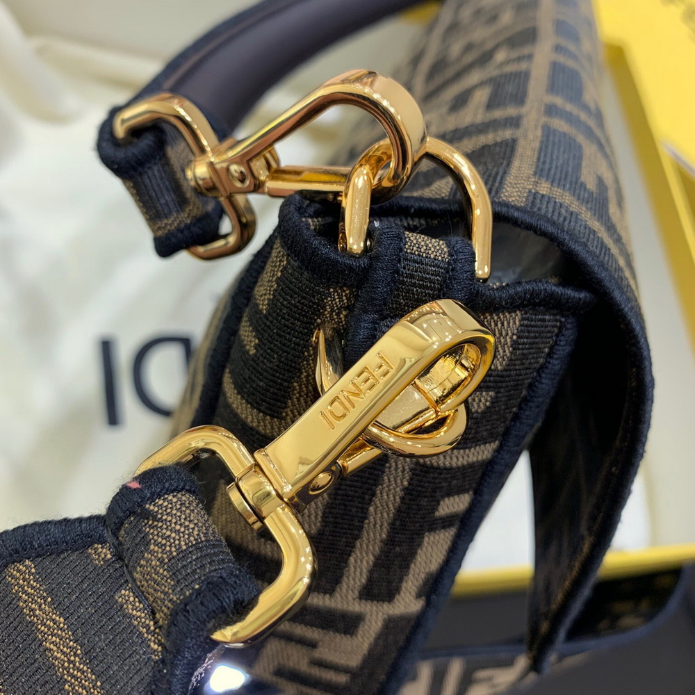 BAGUETTE, FENDI BAG