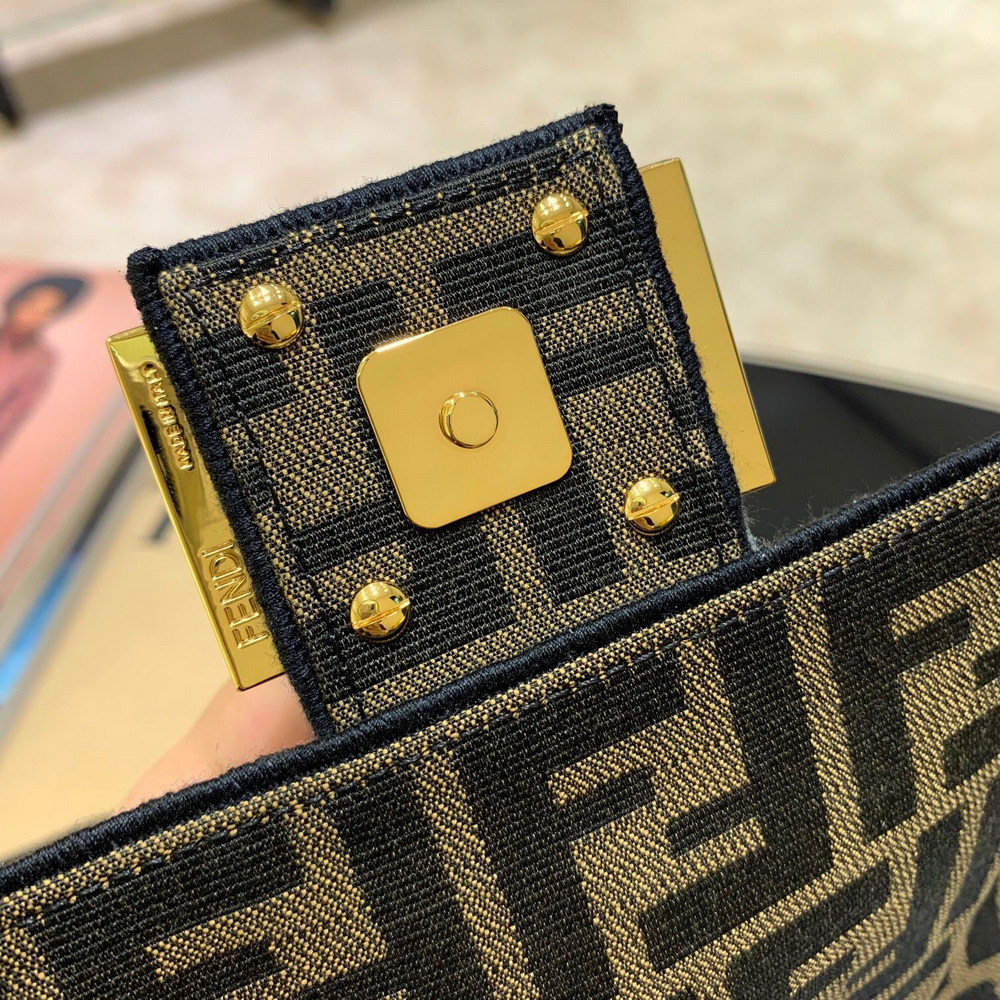 BAGUETTE, FENDI BAG