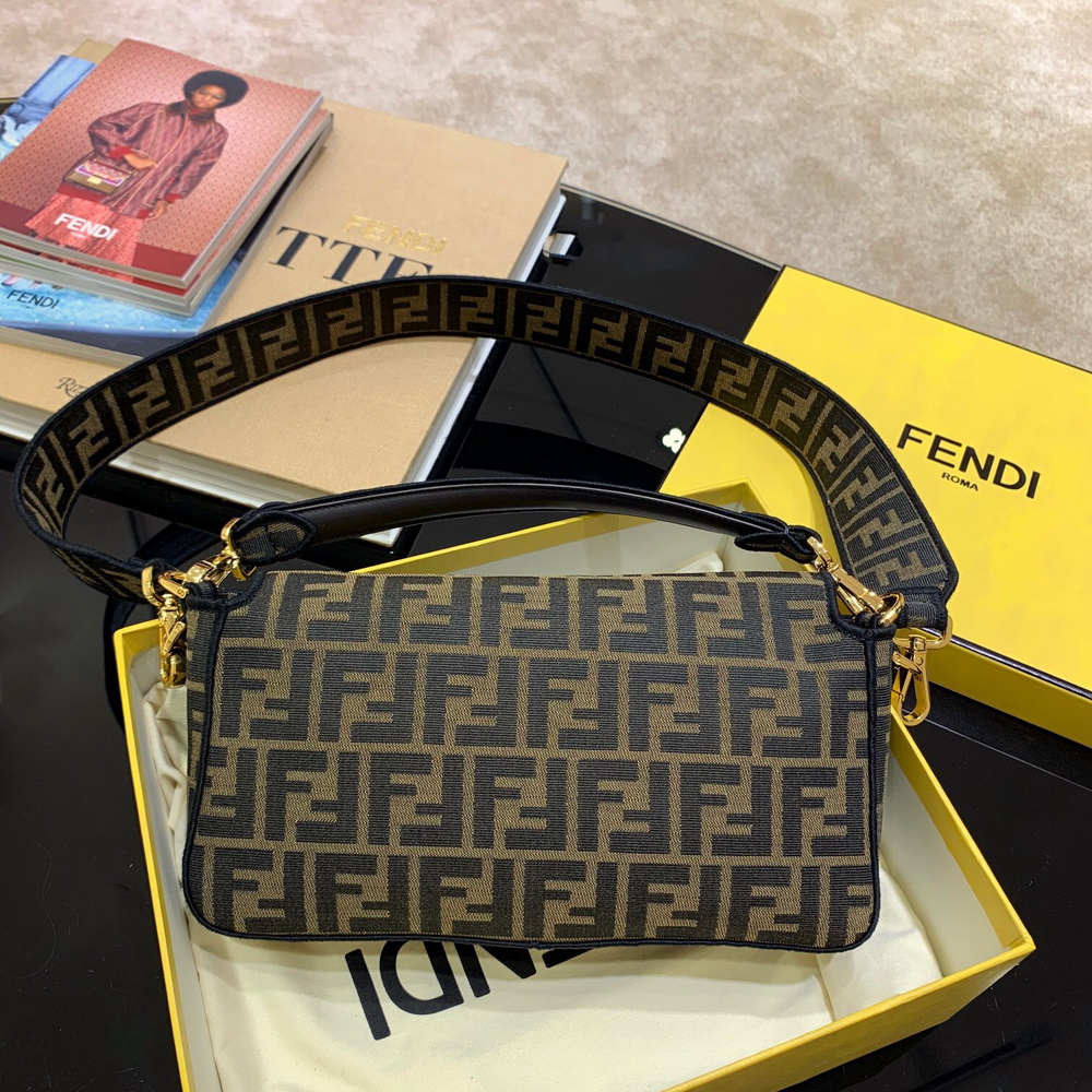 BAGUETTE, FENDI BAG
