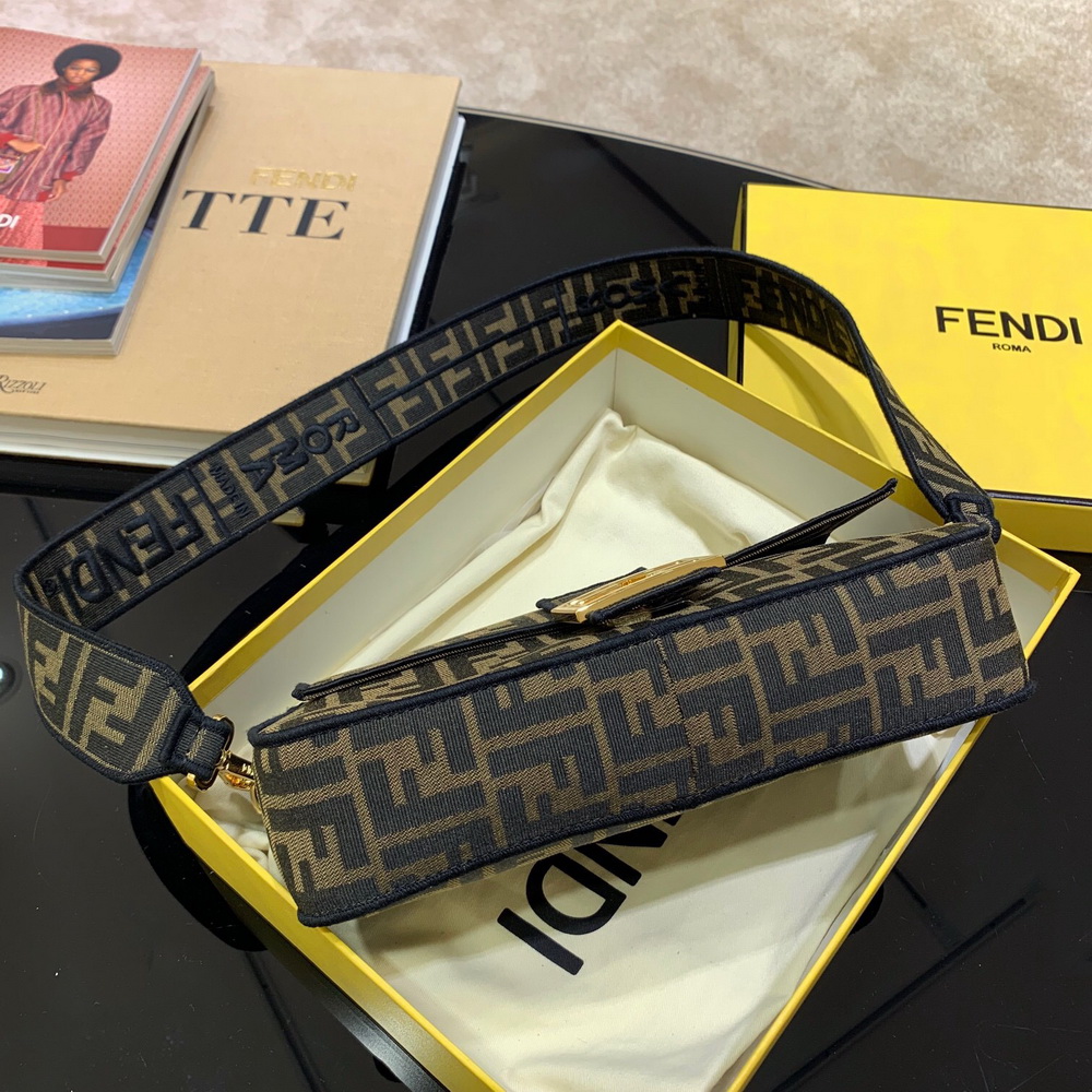 BAGUETTE, FENDI BAG