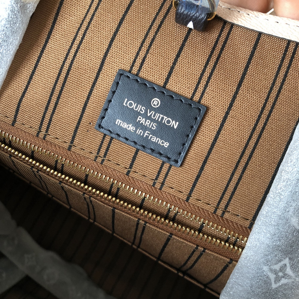 M44576 ONTHEGO, Louis Vuitton LV Shoulder Bags & Totes