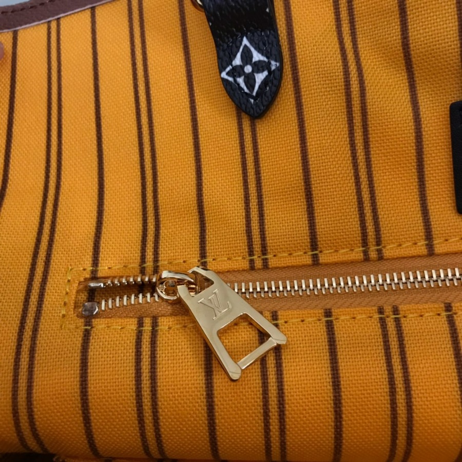 M44674 ONTHEGO, Louis Vuitton LV Shoulder Bags & Totes