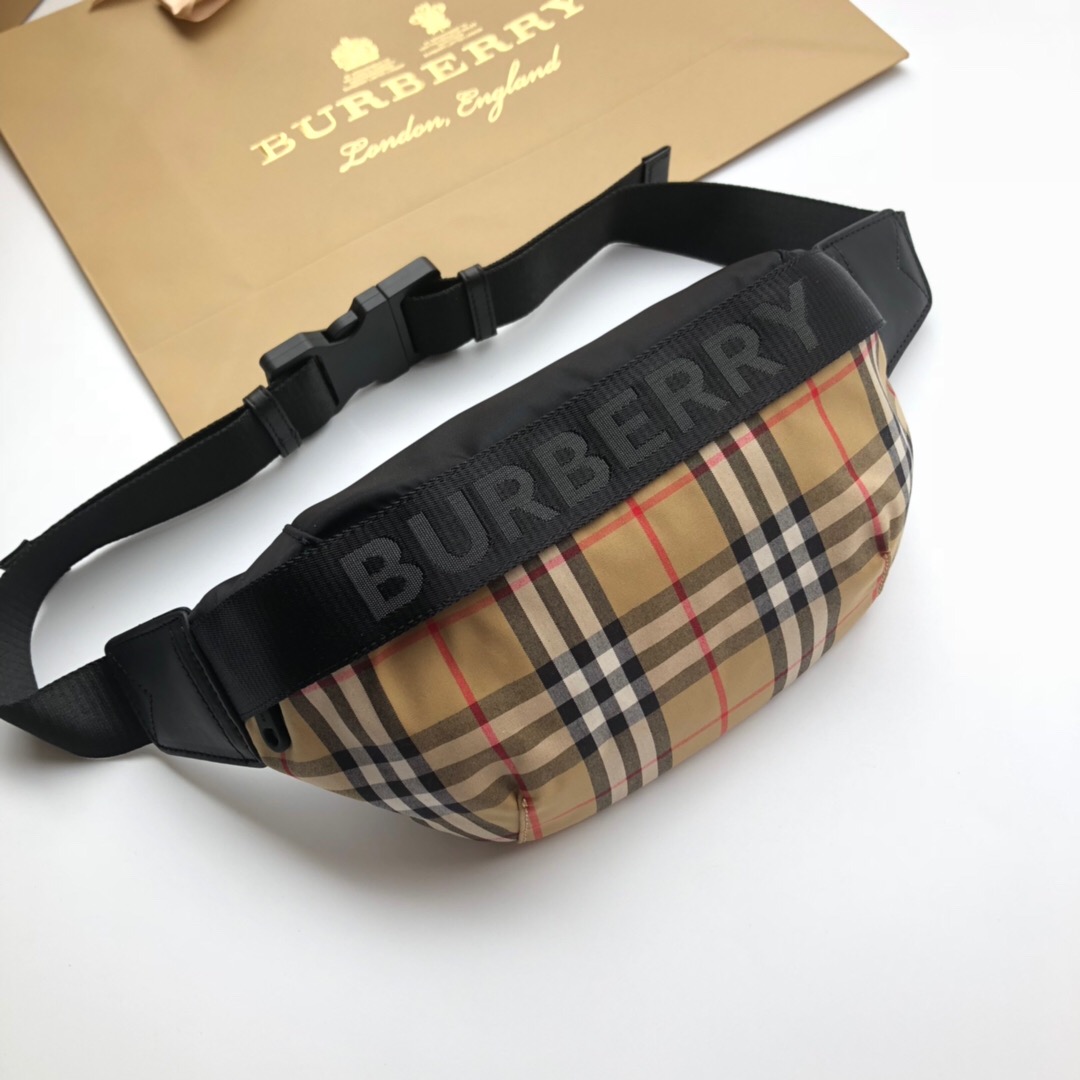 80113921 Medium Vintage Check Bum Bag, BURBERRY BAGS