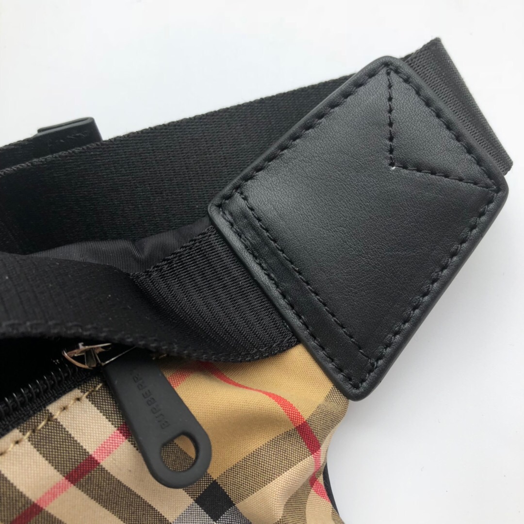 80113921 Medium Vintage Check Bum Bag, BURBERRY BAGS
