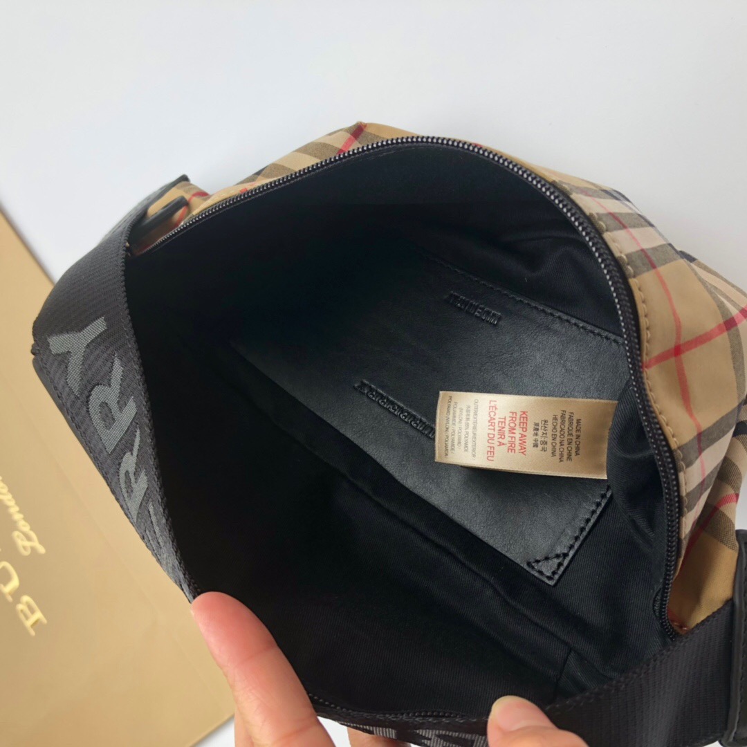 80113921 Medium Vintage Check Bum Bag, BURBERRY BAGS