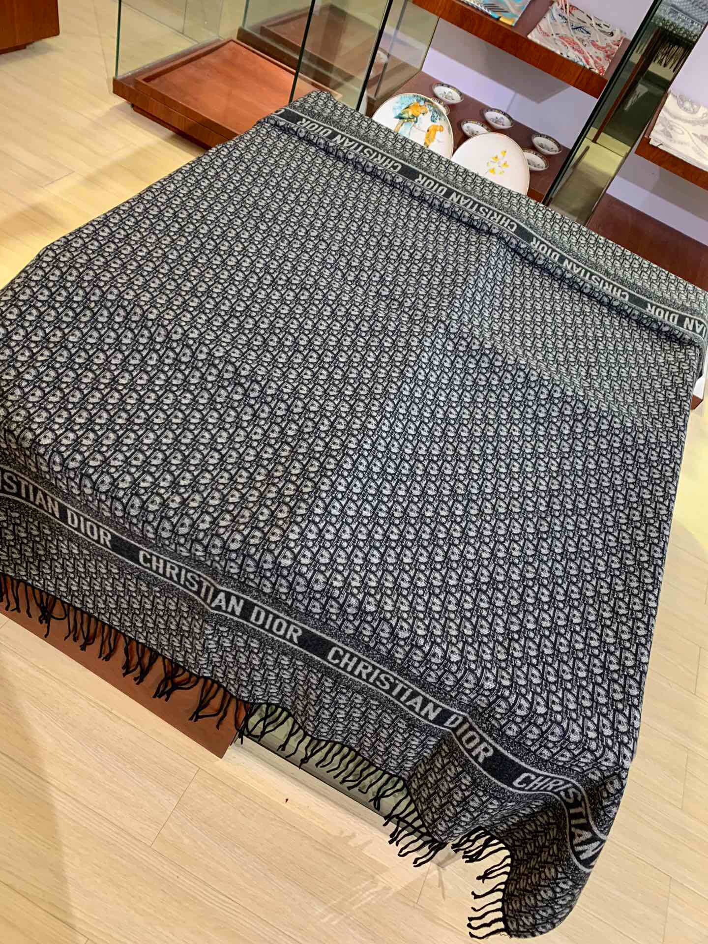CD OBLIQUE BURGUNDY THROW, 100% CASHMERE