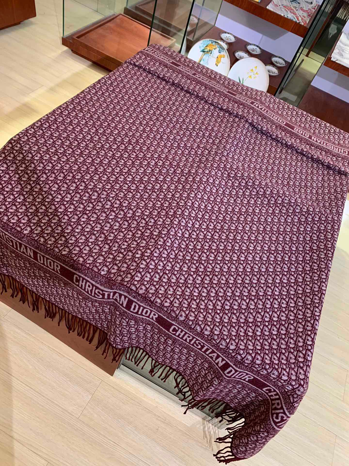 CD OBLIQUE BURGUNDY THROW, 100% CASHMERE