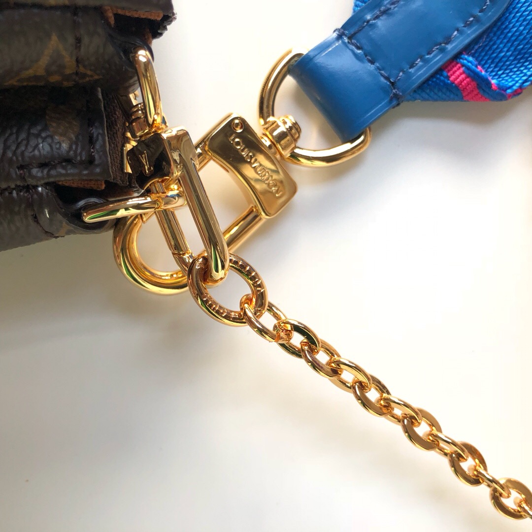 MULTI POCHETTE ACCESSOIRES, Louis Vuitton LV