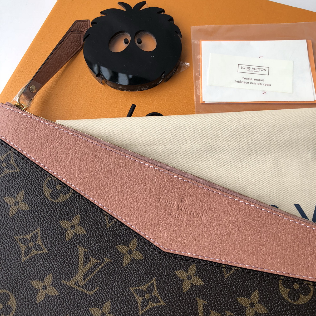 M62942 DAILY POUCH, Louis Vuitton LV