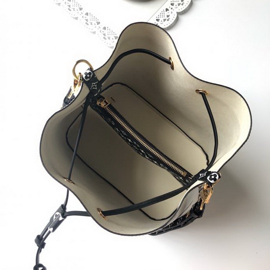 M44679 NÉONOÉ, Louis Vuitton LV