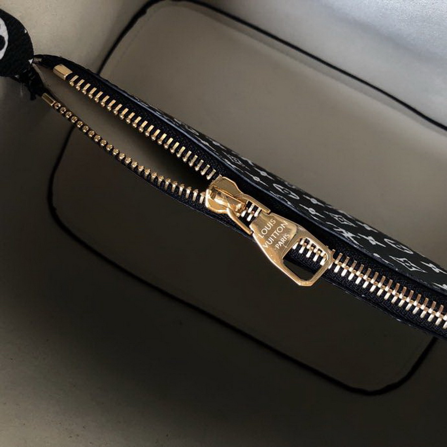 M44679 NÉONOÉ, Louis Vuitton LV