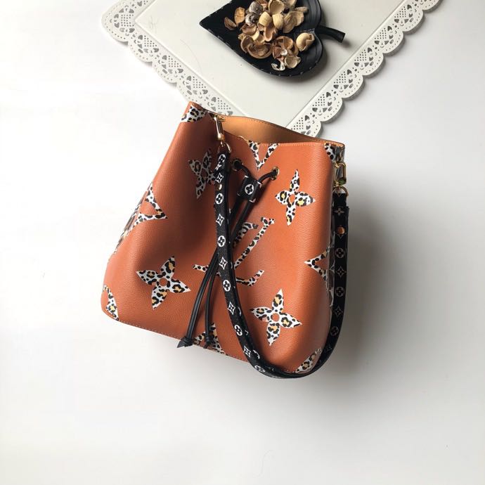M44717 NÉONOÉ, Louis Vuitton LV