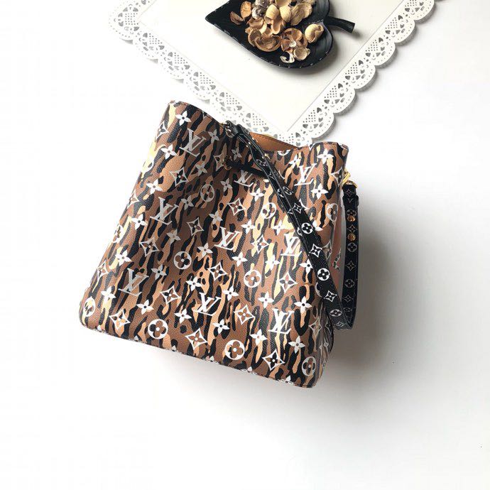 M44717 NÉONOÉ, Louis Vuitton LV