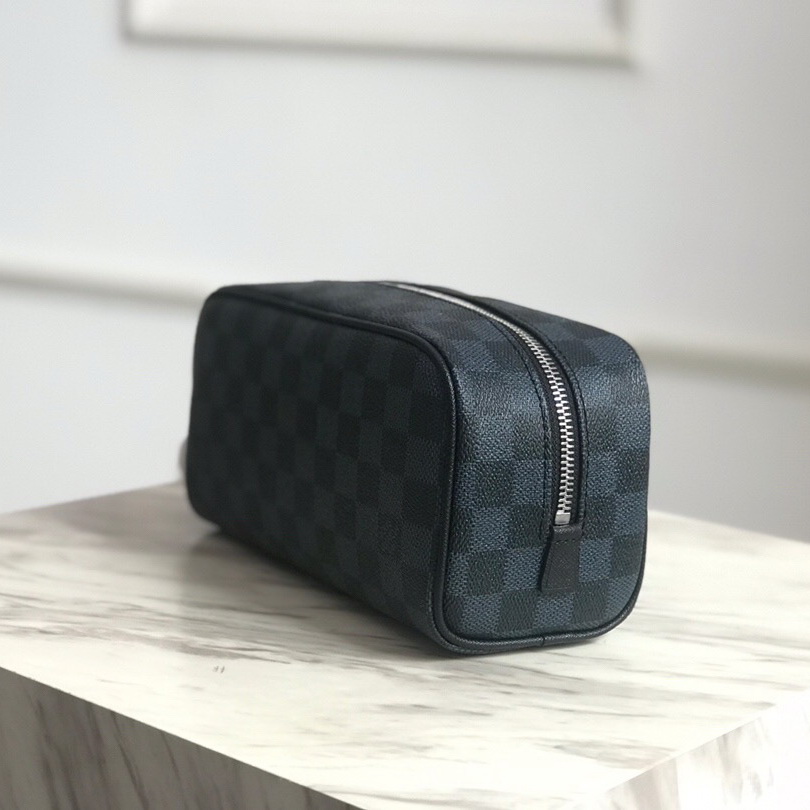 N50000 WASHBAG, Louis Vuitton LV, Men - Travel