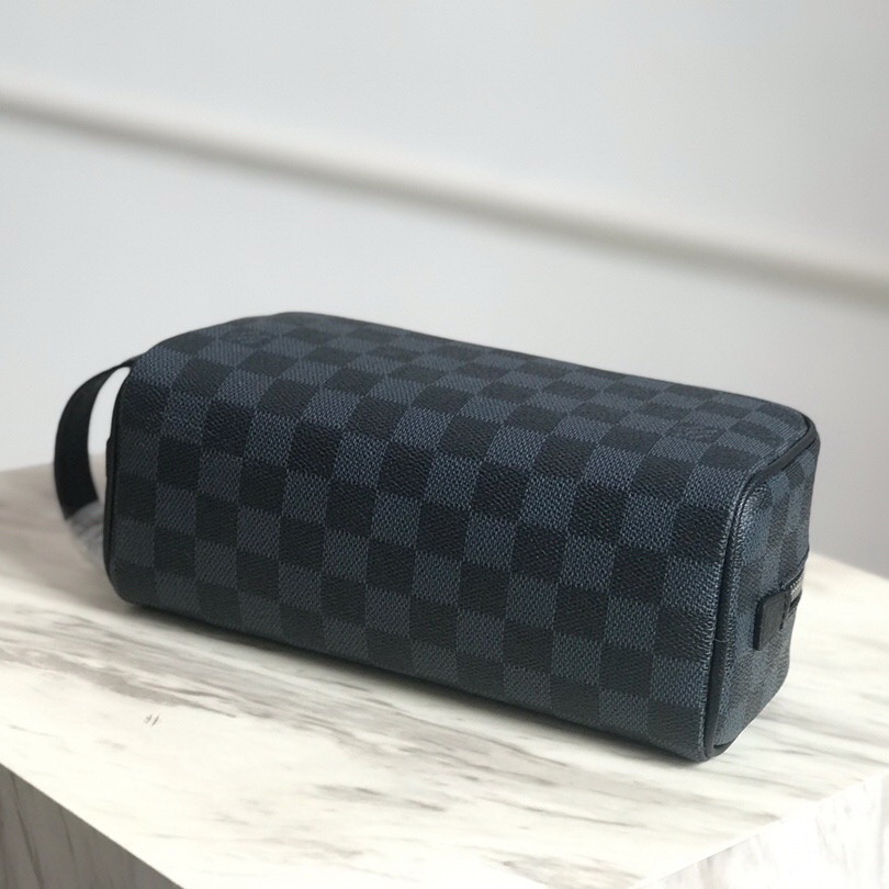 N50000 WASHBAG, Louis Vuitton LV, Men - Travel