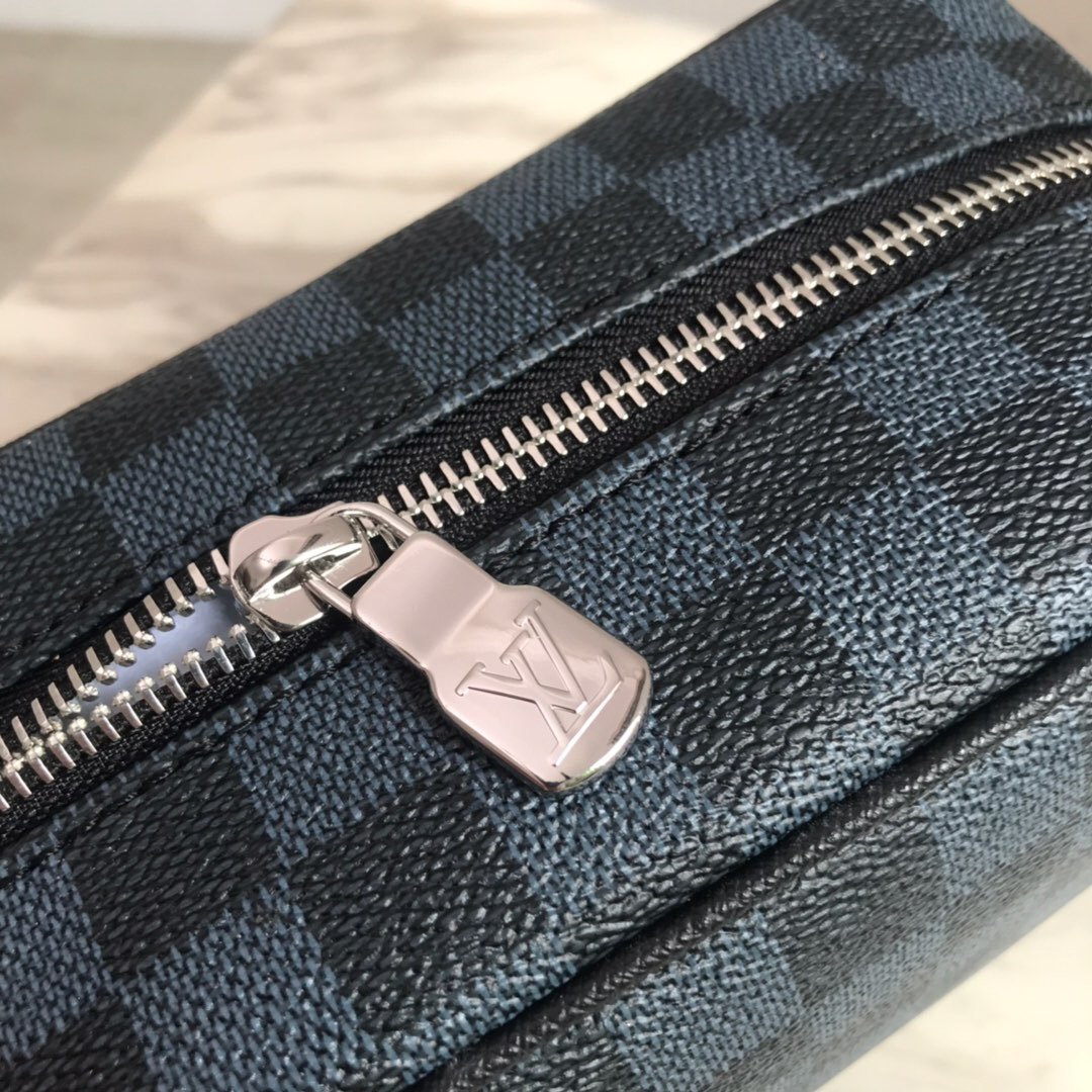 N50000 WASHBAG, Louis Vuitton LV, Men - Travel