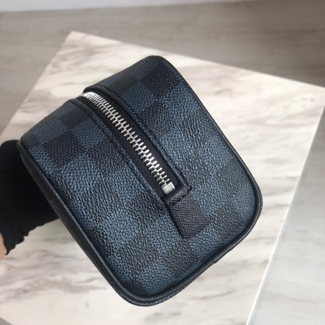 N50000 WASHBAG, Louis Vuitton LV, Men - Travel