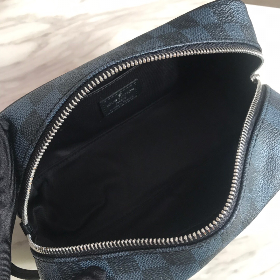 N50000 WASHBAG, Louis Vuitton LV, Men - Travel