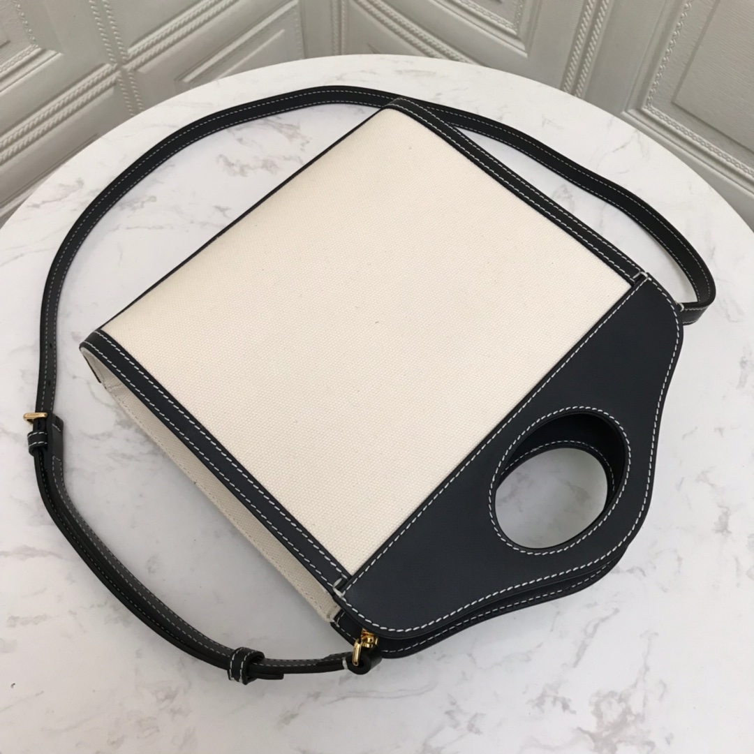 80146131 Tote bags, Burberry