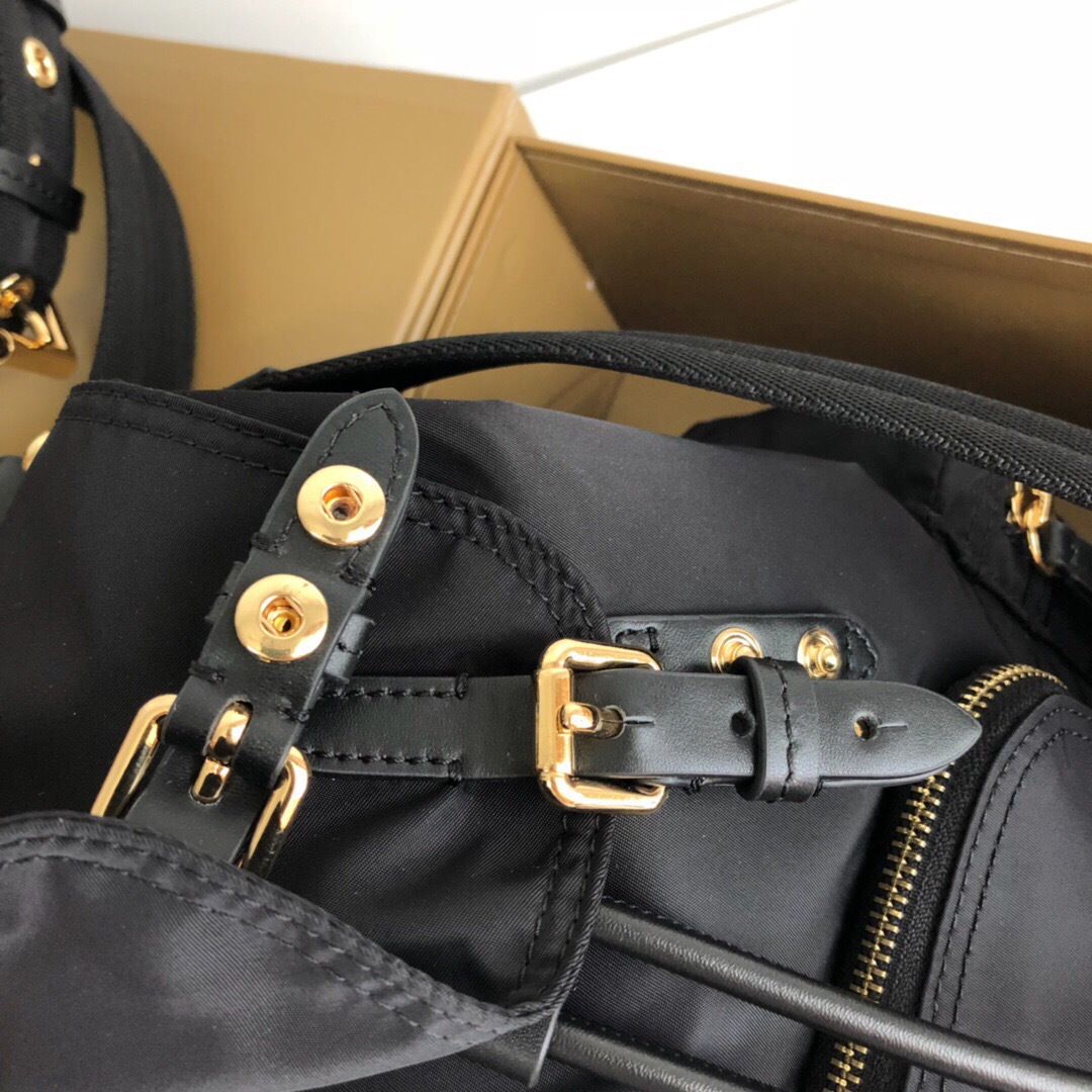 The Small Crossbody Rucksack in Nylon, 40759731, BURBERRY BACKPACKS
