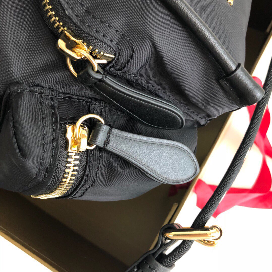 The Small Crossbody Rucksack in Nylon, 40759731, BURBERRY BACKPACKS