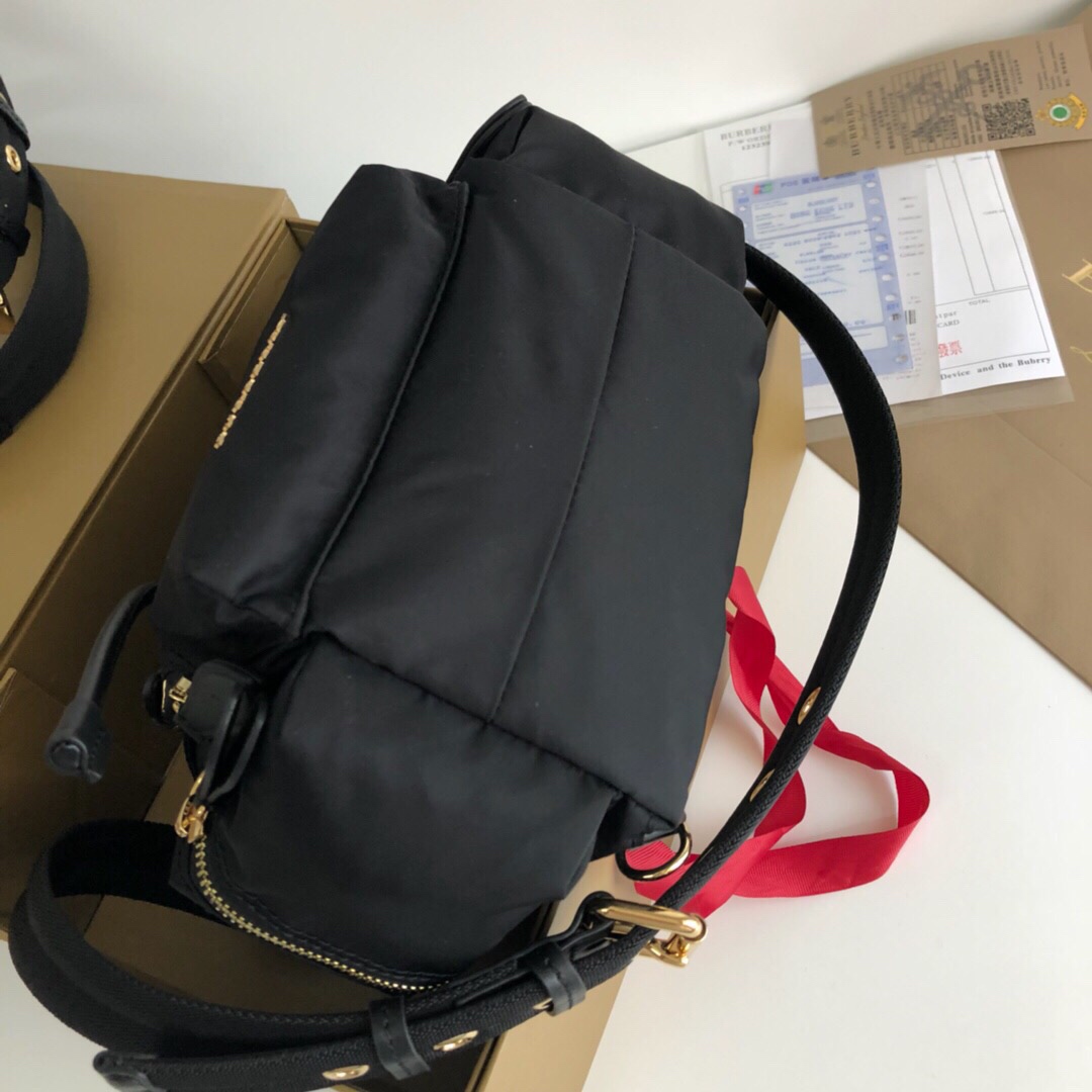 The Small Crossbody Rucksack in Nylon, 40759731, BURBERRY BACKPACKS