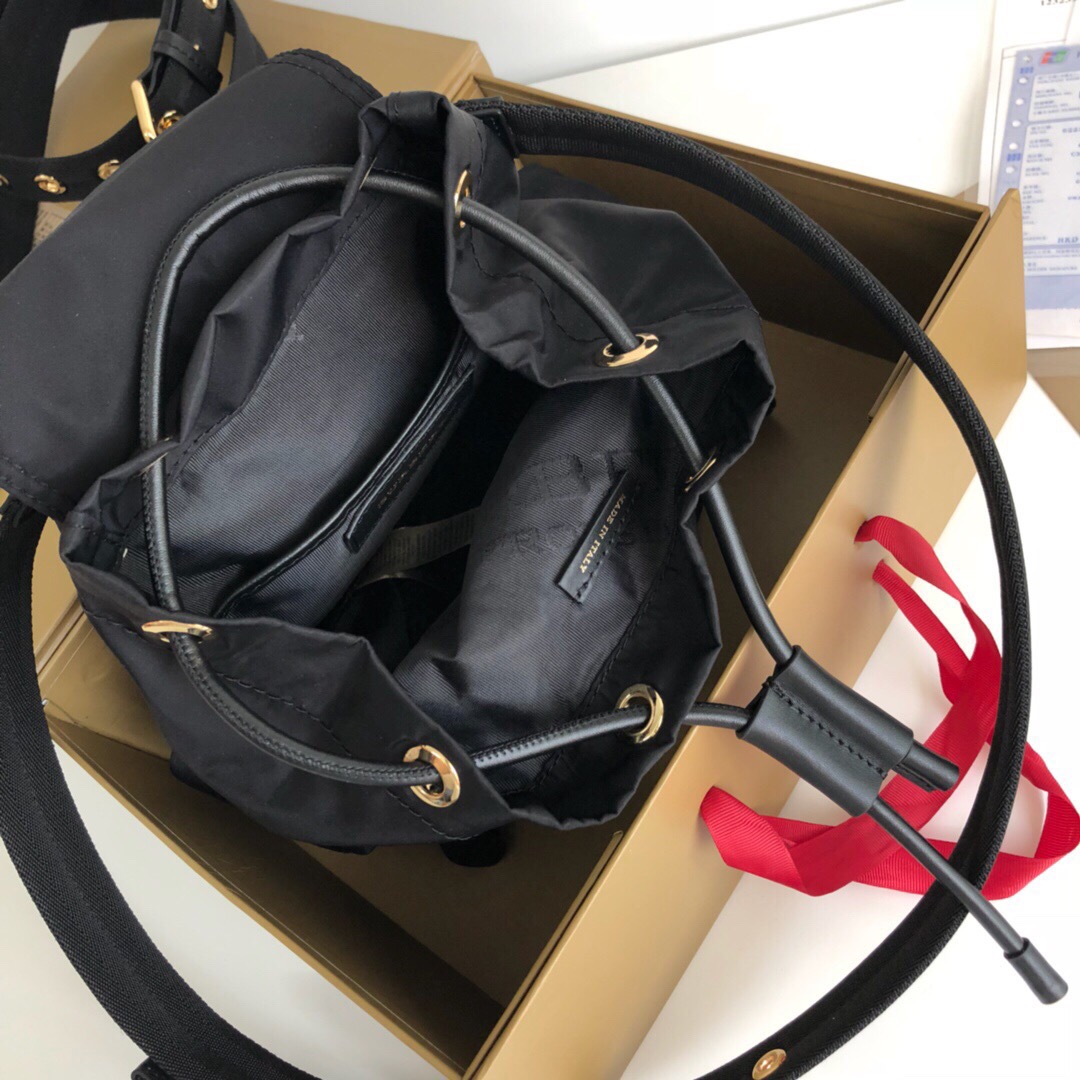 The Small Crossbody Rucksack in Nylon, 40759731, BURBERRY BACKPACKS