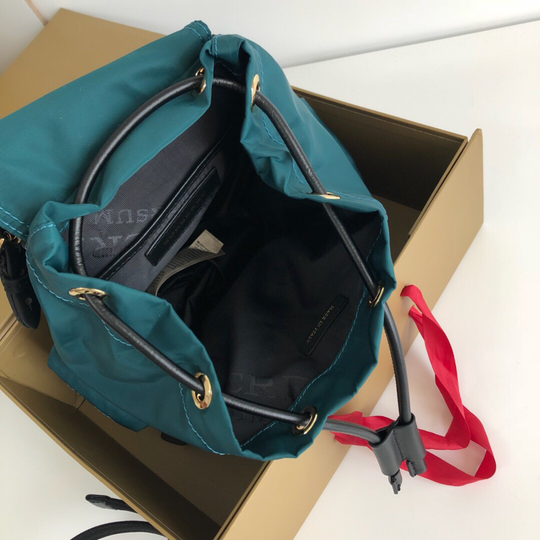 The Small Crossbody Rucksack in Nylon, 40759731, BURBERRY BACKPACKS