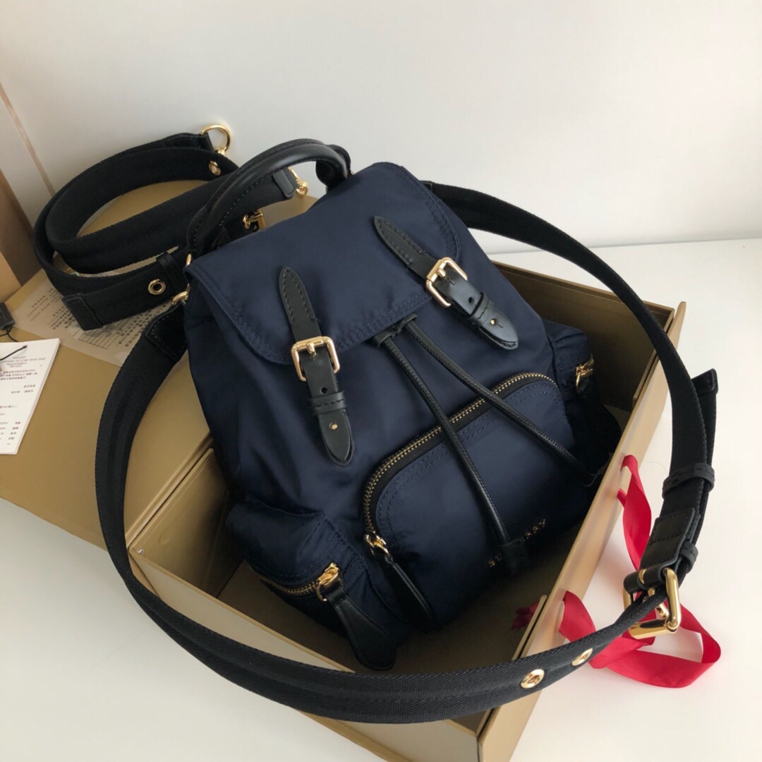 The Small Crossbody Rucksack in Nylon, 40759731, BURBERRY BACKPACKS