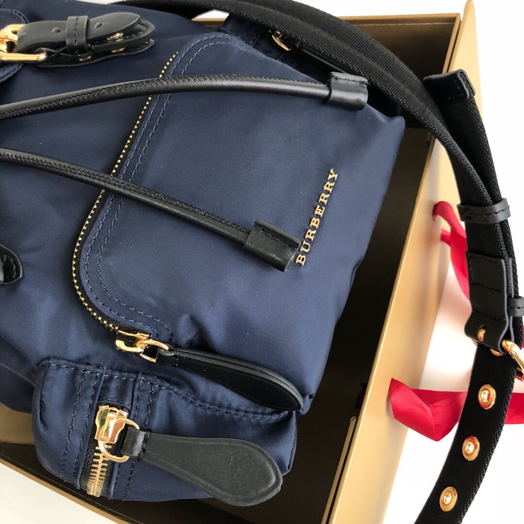 The Small Crossbody Rucksack in Nylon, 40759731, BURBERRY BACKPACKS