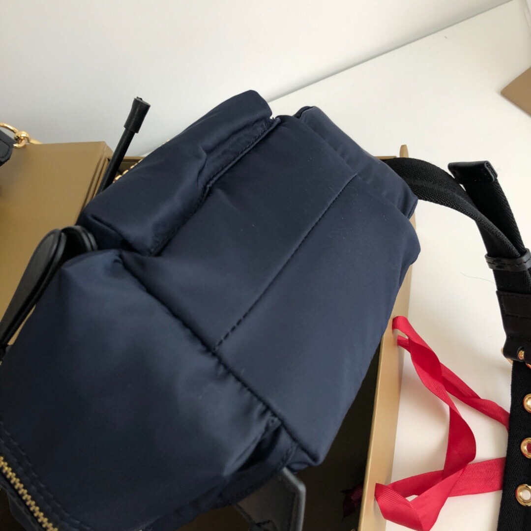 The Small Crossbody Rucksack in Nylon, 40759731, BURBERRY BACKPACKS