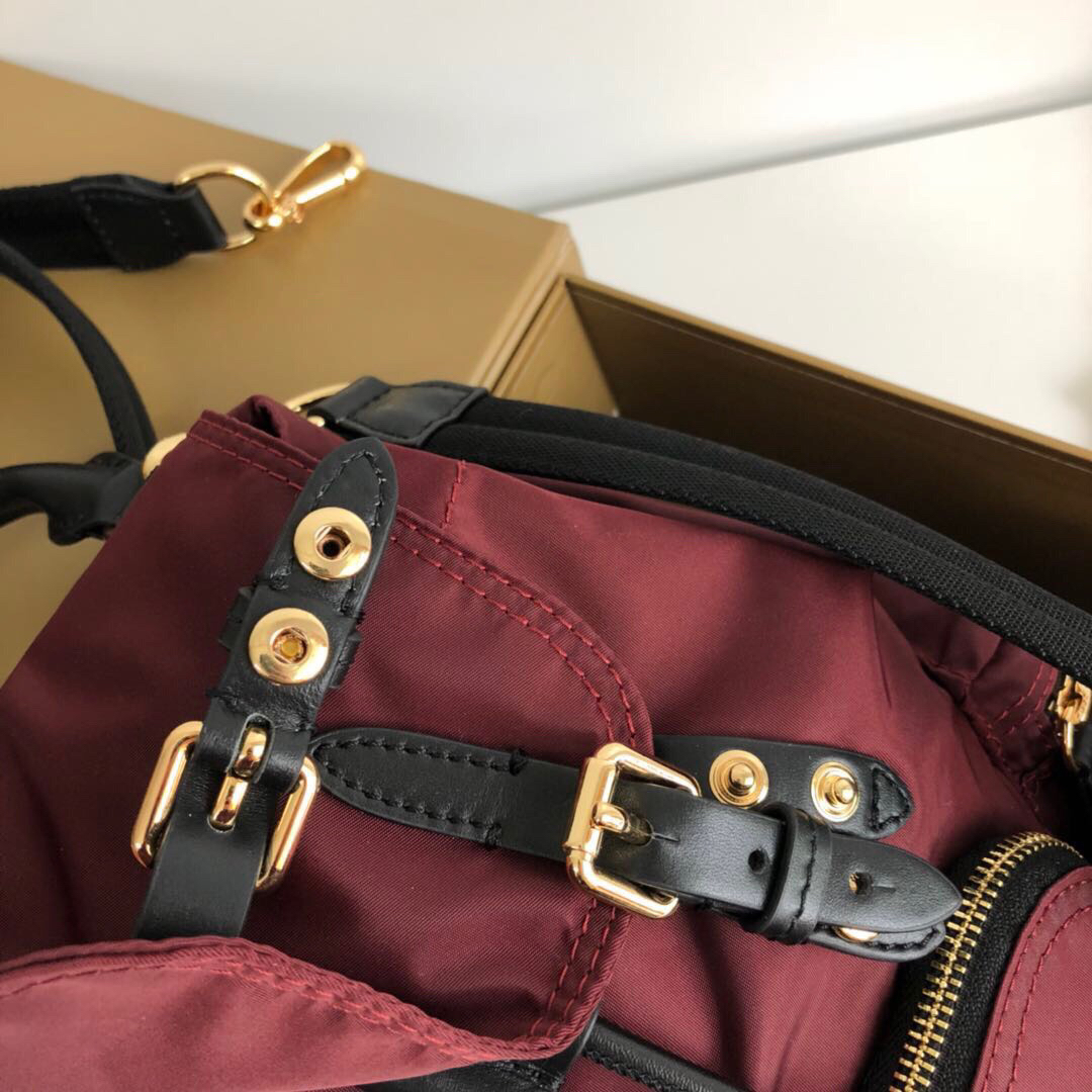 The Small Crossbody Rucksack in Nylon, 40759731, BURBERRY BACKPACKS