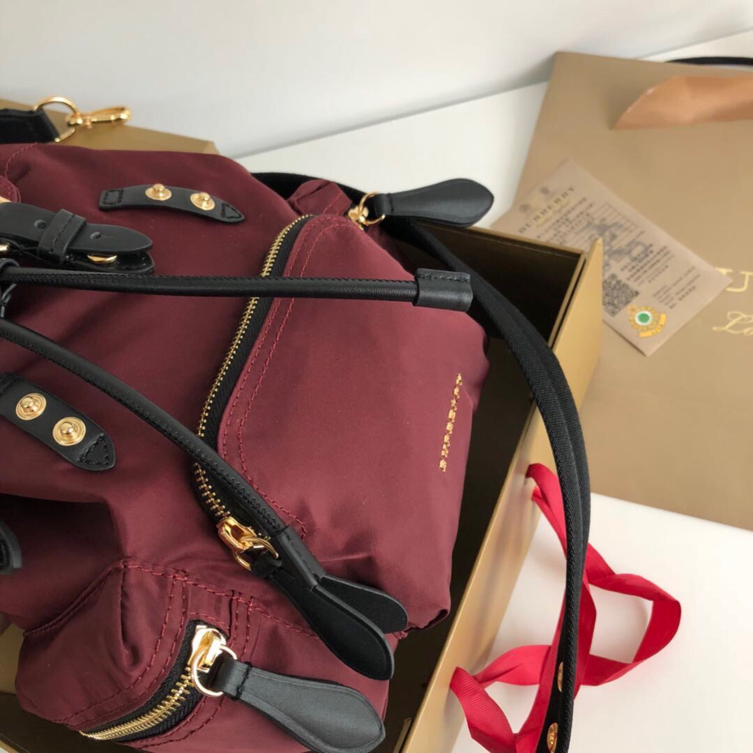 The Small Crossbody Rucksack in Nylon, 40759731, BURBERRY BACKPACKS