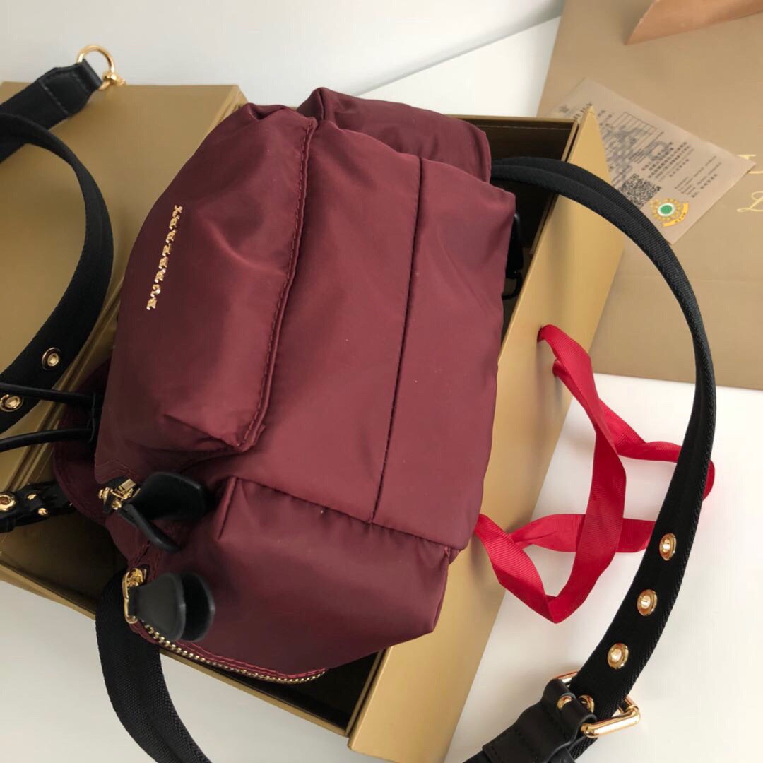 The Small Crossbody Rucksack in Nylon, 40759731, BURBERRY BACKPACKS