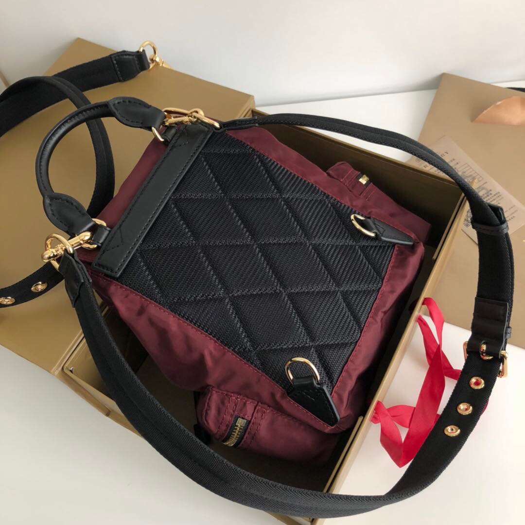 The Small Crossbody Rucksack in Nylon, 40759731, BURBERRY BACKPACKS