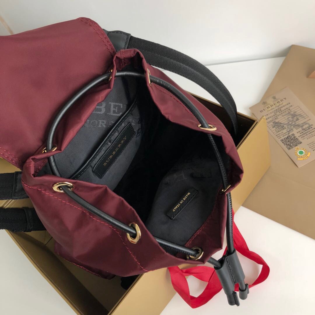 The Small Crossbody Rucksack in Nylon, 40759731, BURBERRY BACKPACKS