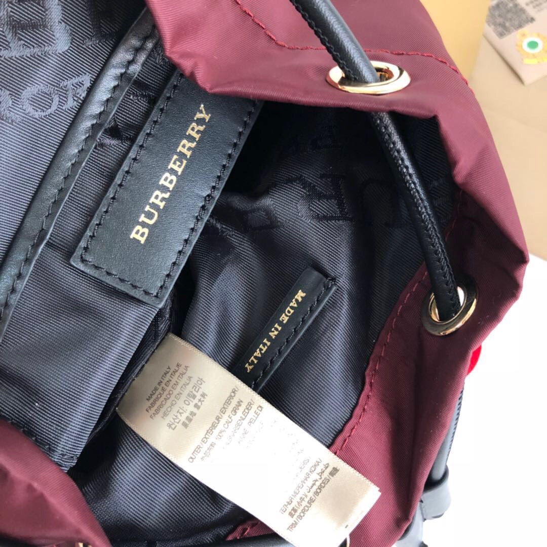 The Small Crossbody Rucksack in Nylon, 40759731, BURBERRY BACKPACKS