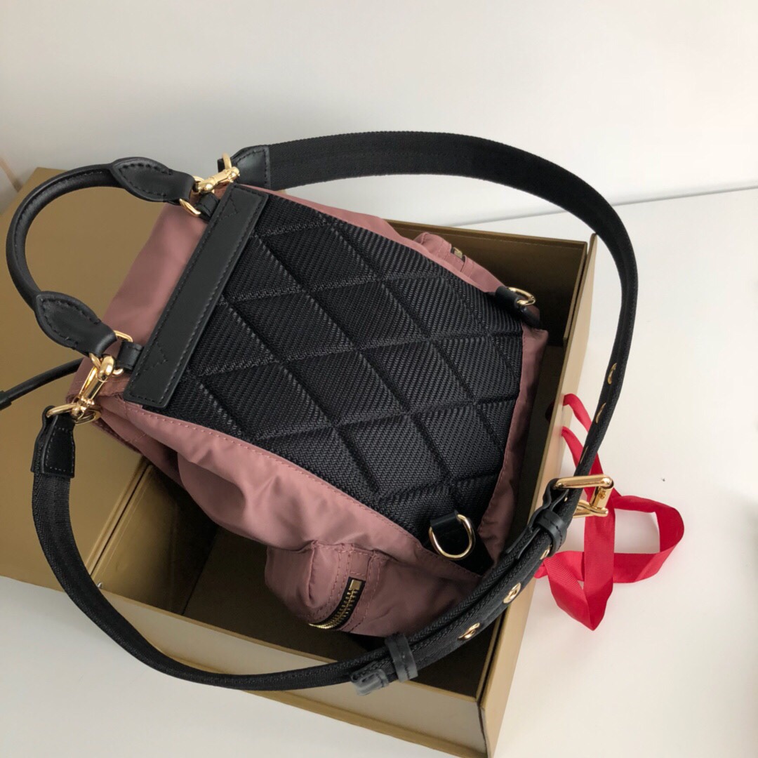 The Small Crossbody Rucksack in Nylon, 40759731, BURBERRY BACKPACKS