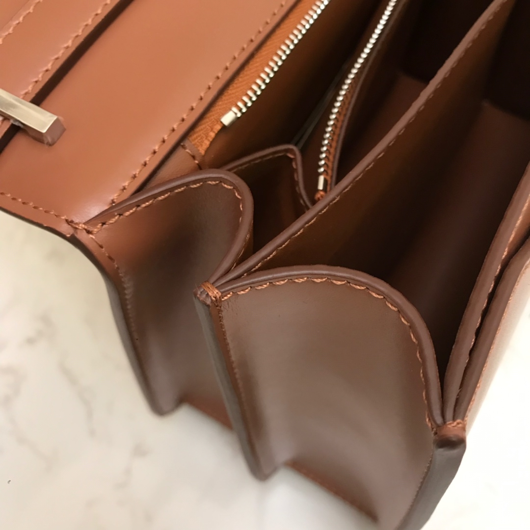 80103351 Medium Leather TB Bag, BURBERRY BAGS