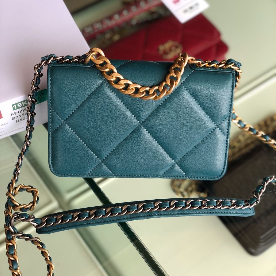AP0957 chanel 19 wallet on chain, Chanel 19 Bag