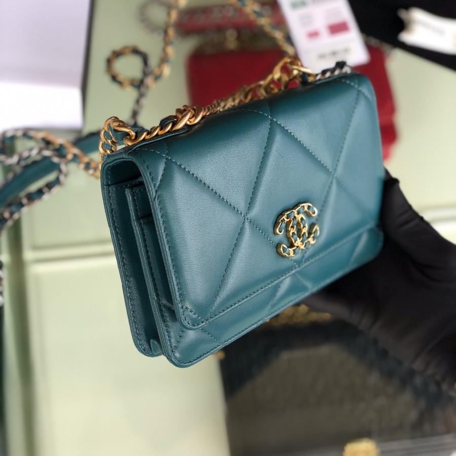 AP0957 chanel 19 wallet on chain, Chanel 19 Bag