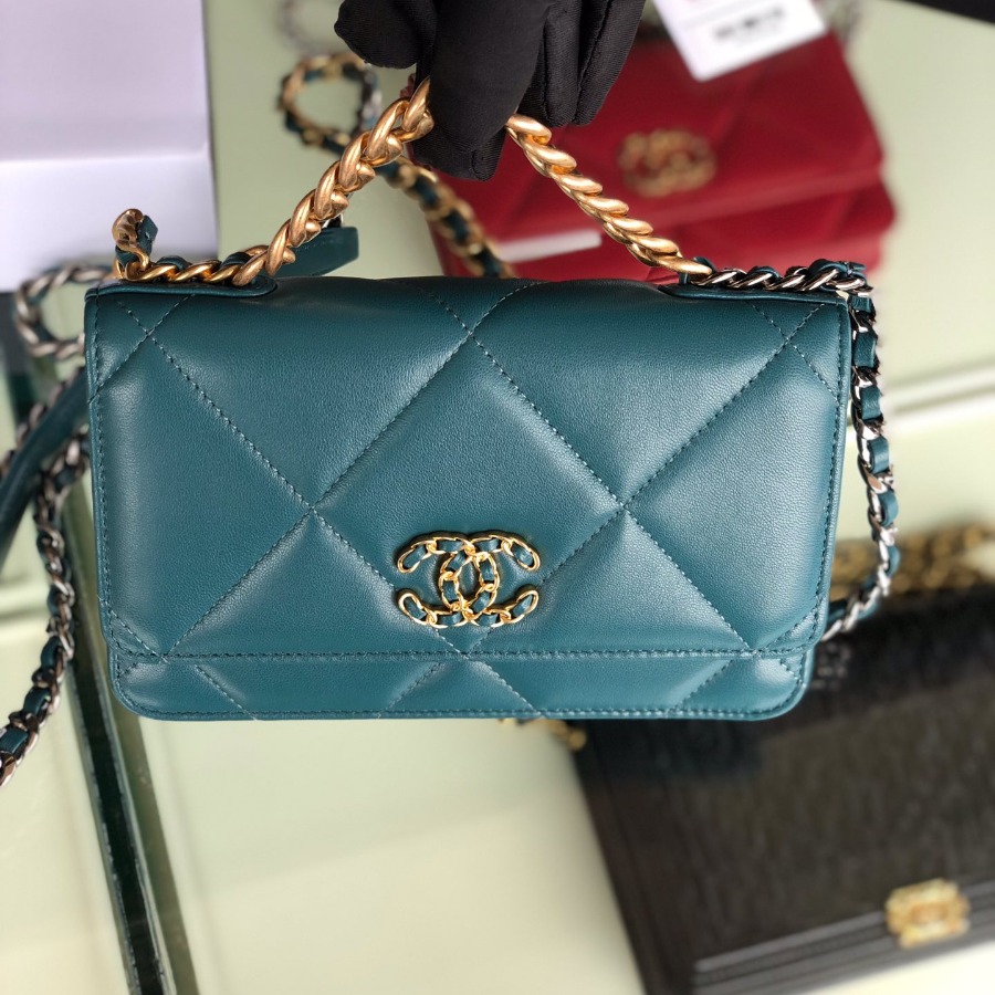 AP0957 chanel 19 wallet on chain, Chanel 19 Bag